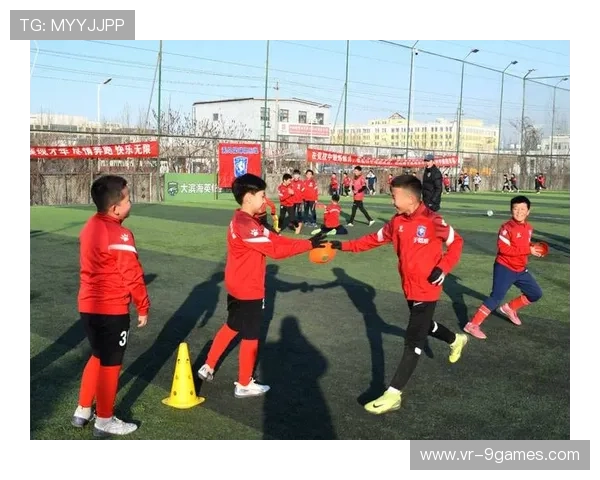 英超俱乐部开展社区活动，鼓励青少年参与足球