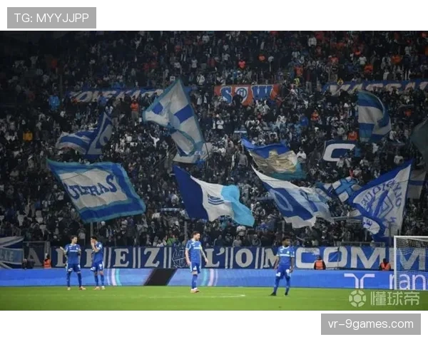 马赛警方逮捕三名涉嫌在网络威胁攻击球员家属的极端球迷